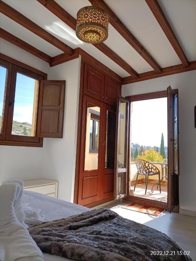 Carmen De La Bailaora Chalet *